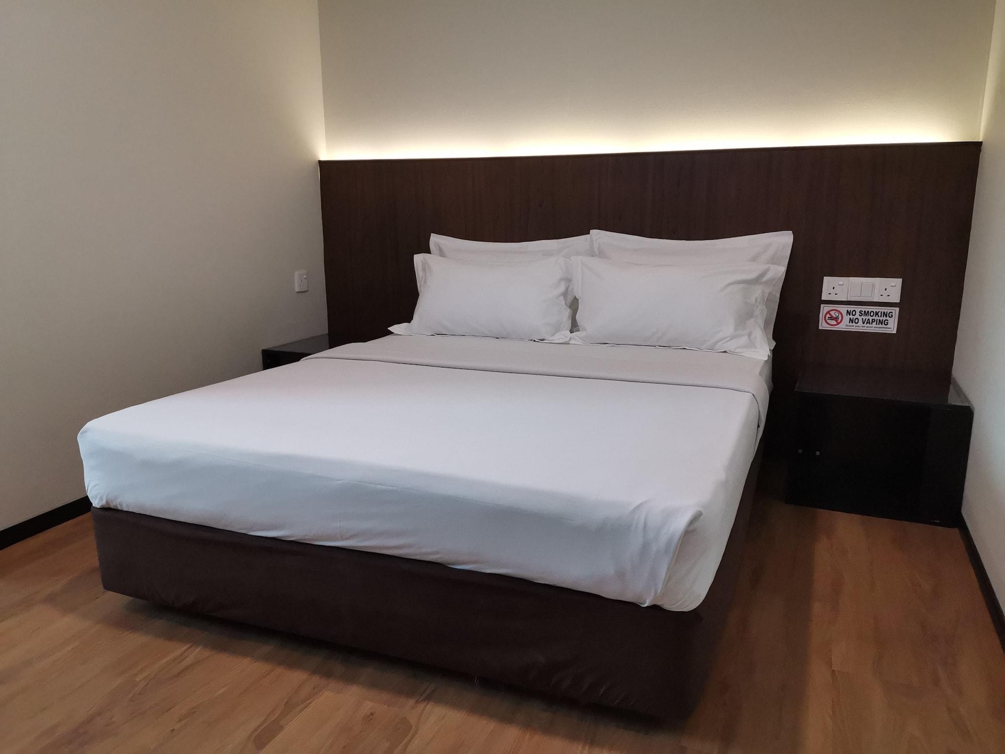 Hotel Holiday Кота-Кінабалу Екстер'єр фото