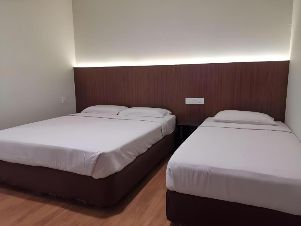 Hotel Holiday Кота-Кінабалу Екстер'єр фото