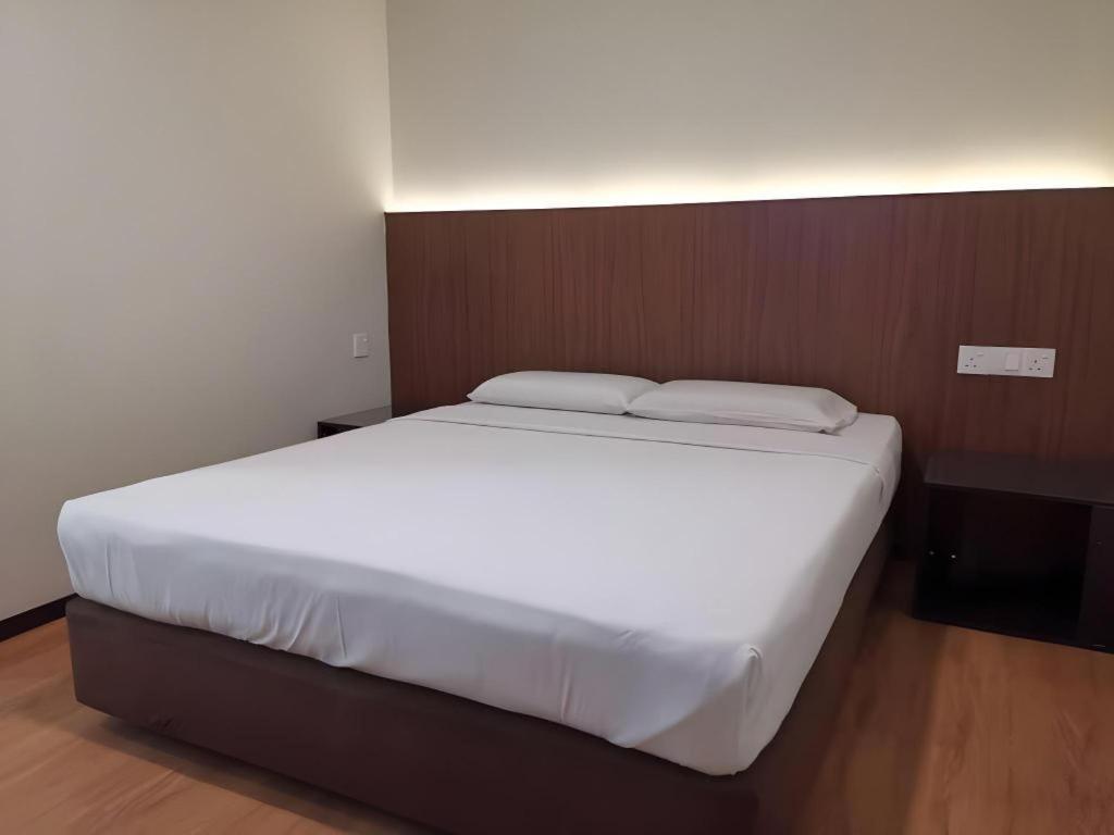 Hotel Holiday Кота-Кінабалу Екстер'єр фото