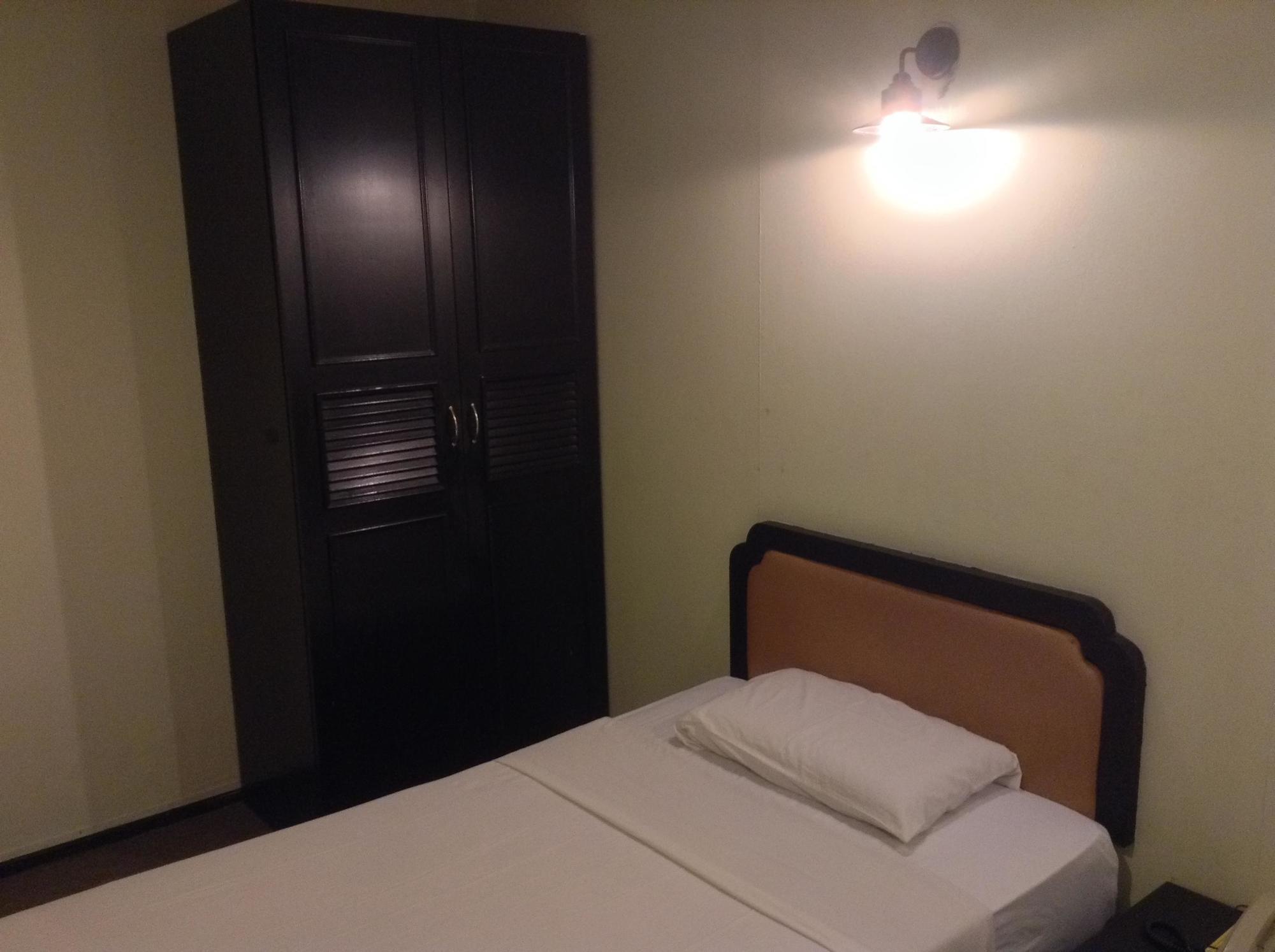 Hotel Holiday Кота-Кінабалу Екстер'єр фото