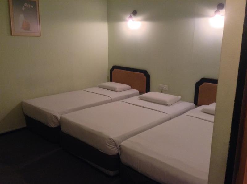 Hotel Holiday Кота-Кінабалу Екстер'єр фото