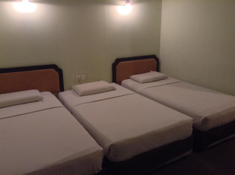 Hotel Holiday Кота-Кінабалу Екстер'єр фото
